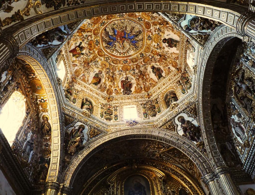 Arches form the dome of the Rosary Chapel at Santo Domingo Church, one of the Oaxaca attractions. The surfaces are adorned with figurines, many of which are encrusted in gold.